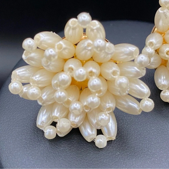 Vintage Cluster Earrings with Faux Pearl Beads in a Flower Design - pierced - Picture 7 of 11